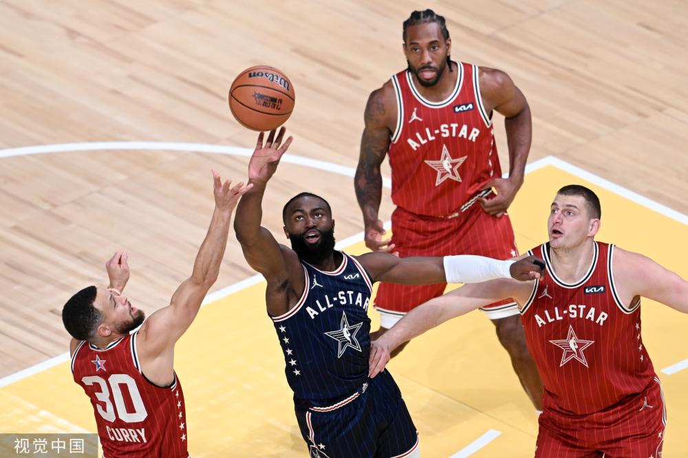 外线失准！湖人首节三分14投仅2中 首发五人合计7中0.