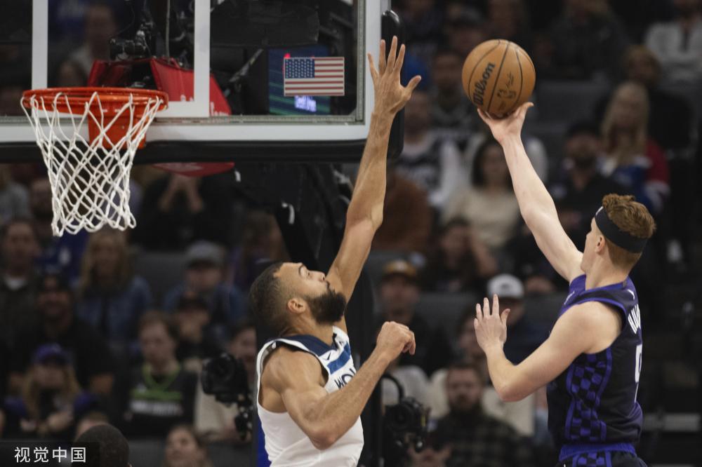 b费成神的原因找到了!解析阿莫林「伪前腰」如何激活b费!.