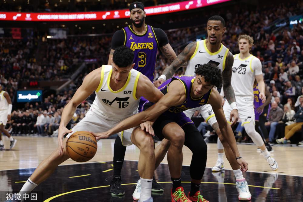 詹姆斯24+7+8东契奇首秀14分 轻取爵士6连胜.