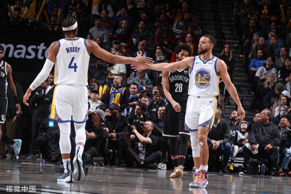 詹姆斯24+7+8东契奇首秀14分 轻取爵士6连胜.